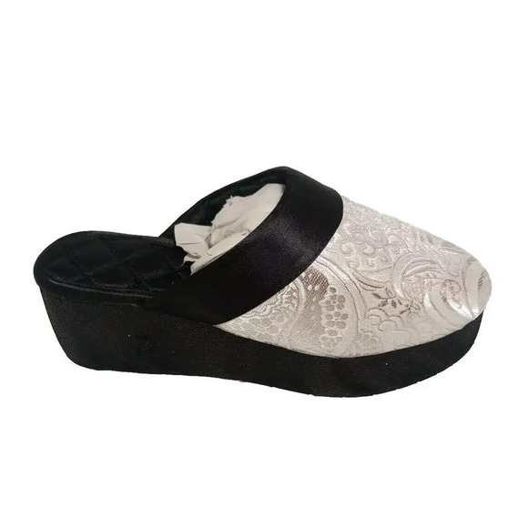 ZSA ZSA Degene-Rossi Womens Slip On Shoes NEW Luxury Slippers Sz 6 Silver Black - Picture 2 of 6